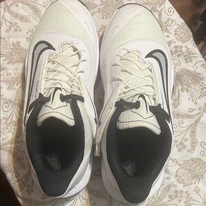 Nike Men's White and Black Athletic Sneakers
